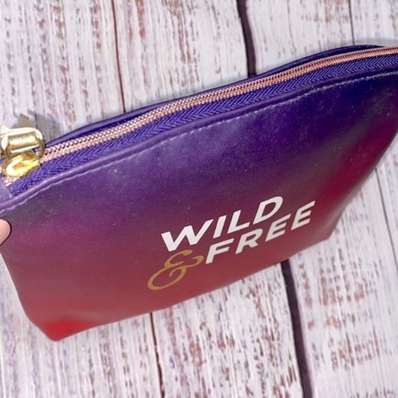 Travel bag with toiletries - Picture 7 of 8